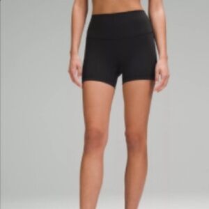 Lululemon wunder train High-Rise Short 4" - Black size 4